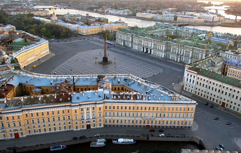 place du Palais d'hiver Saint-Petersbourg