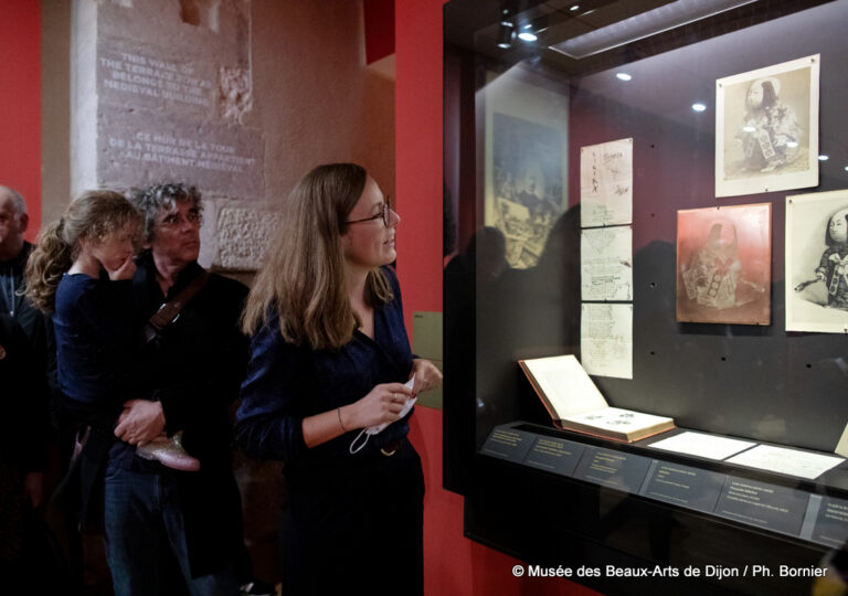 Pauline Guyot, chargée d’études et de recherche à l’INHA, programme « Collectionneurs, collecteurs et marchands d’art asiatique en France 1700 – 1939 ».