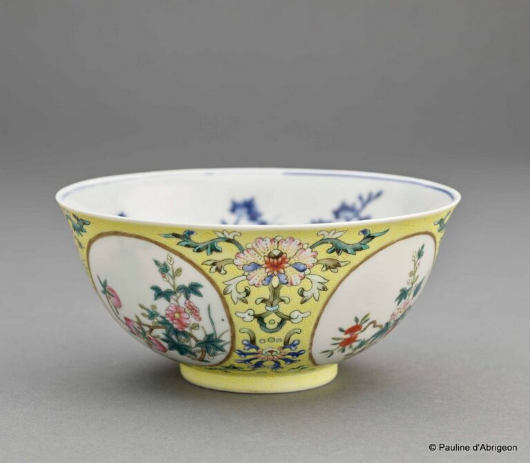 Bol impérial à décor floral, Chine, g (1821-1850) Dijon, Musée des Beaux-Arts, © Musée des Beaux-Arts de Dijon / François Jay.