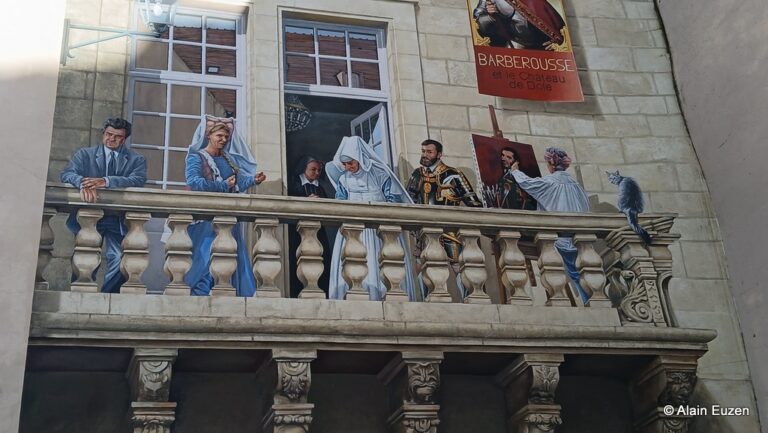 La fresque murale des personnages célèbres de Dole.