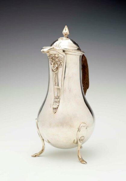 Louis I Gabriel Radepont Cafetière, argent ciselé Don de la SAMD en 2021 © Musée des Beaux-Arts de Dijon/François